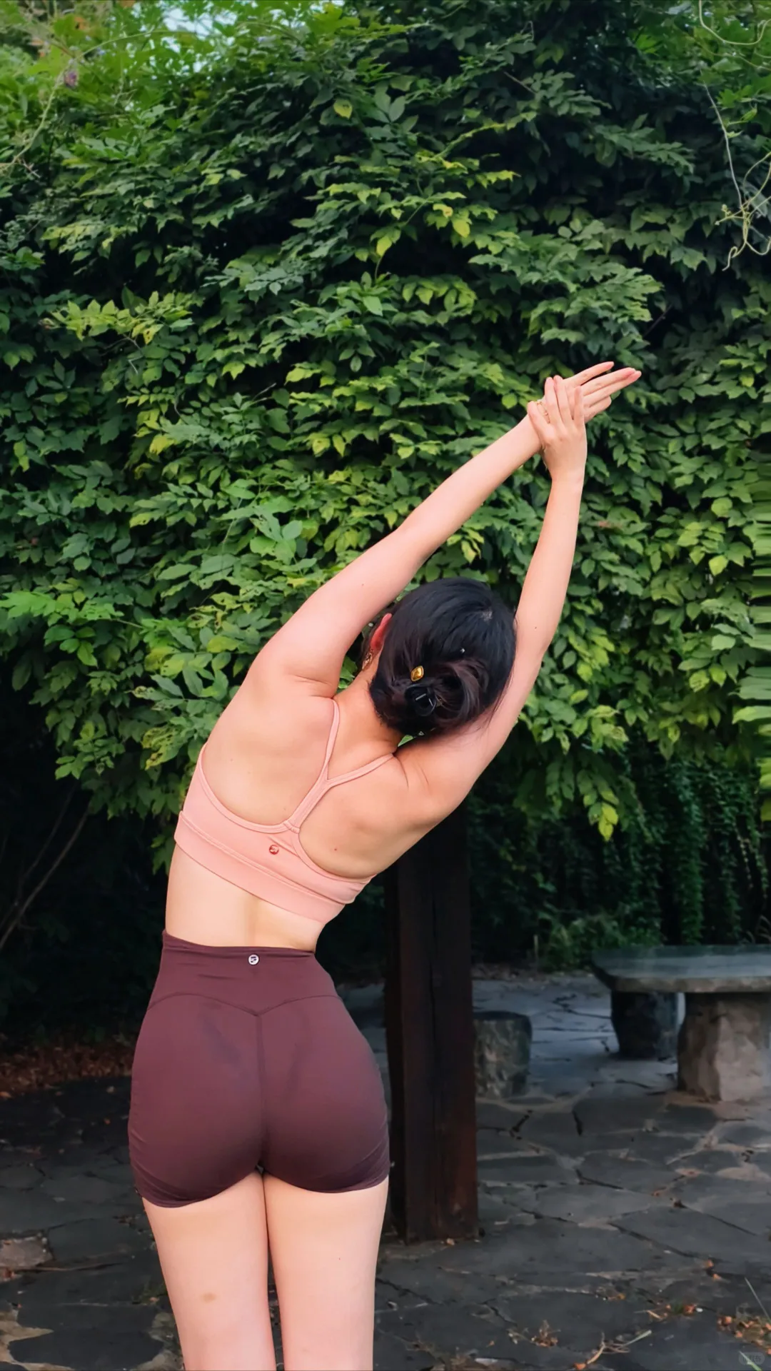 瑜伽服与秋意的融合