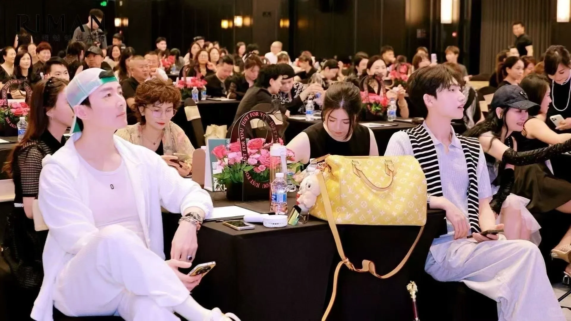 ?成都招商会炸了！韩国力曼这次真的燃爆