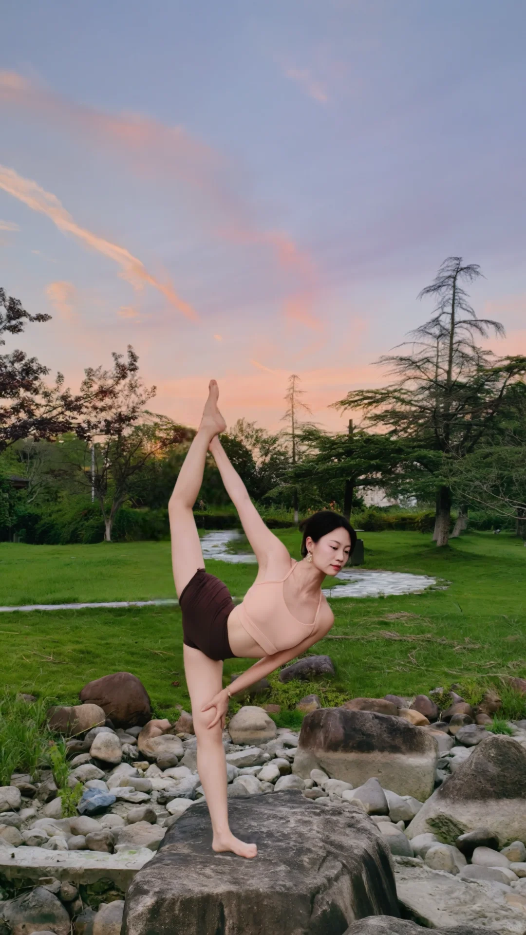 瑜伽服与秋意的融合