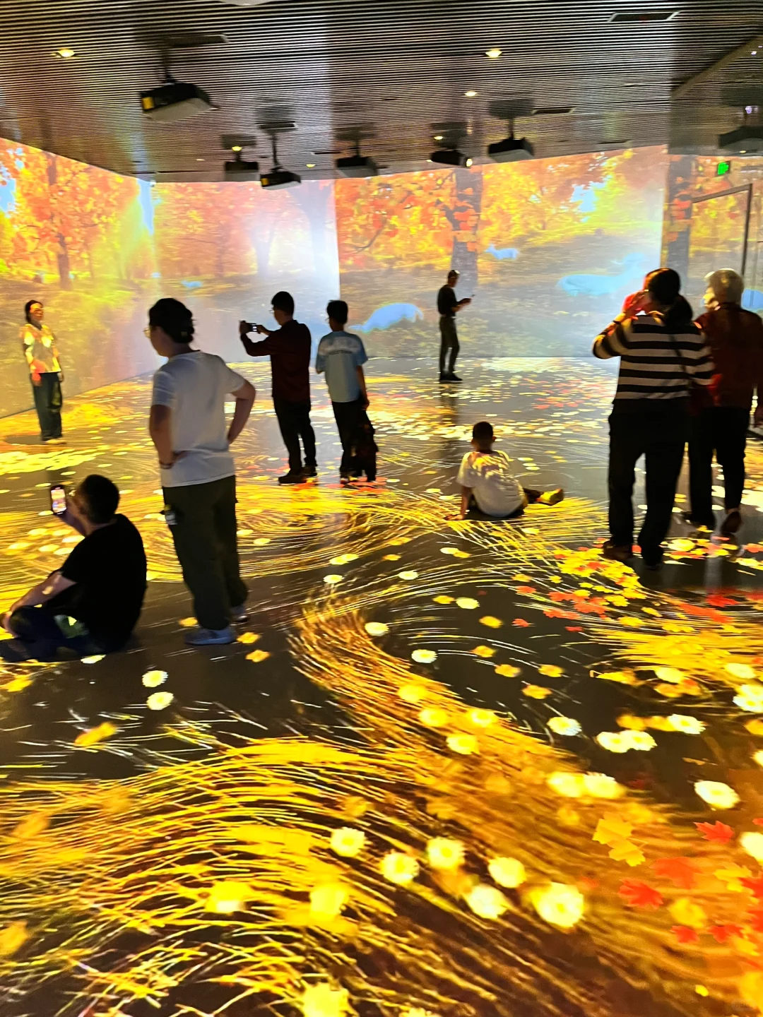 酷炫好玩的光影展?八角湾遛娃圣地打卡！