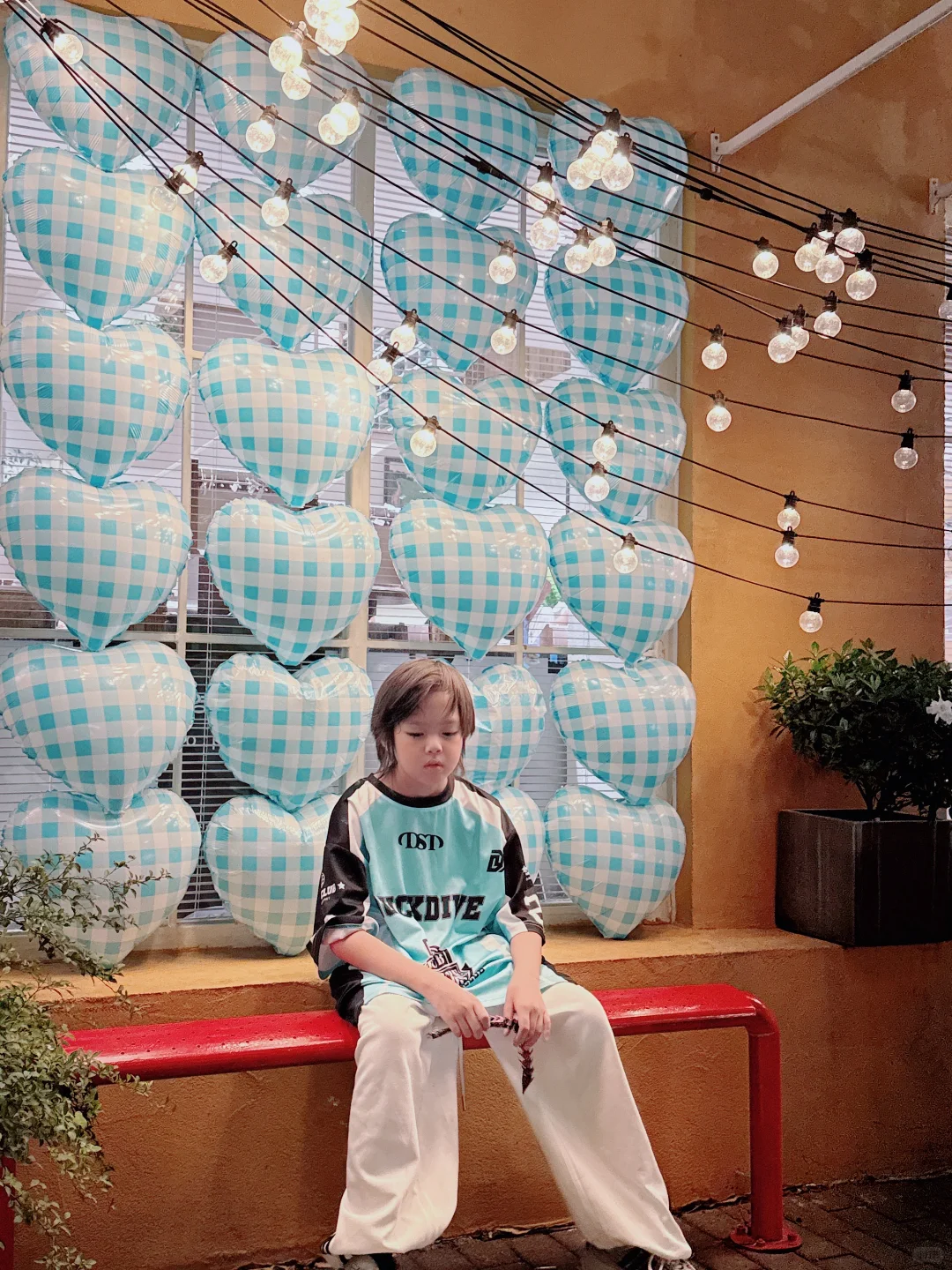 别拿你那眼神看我受不了?