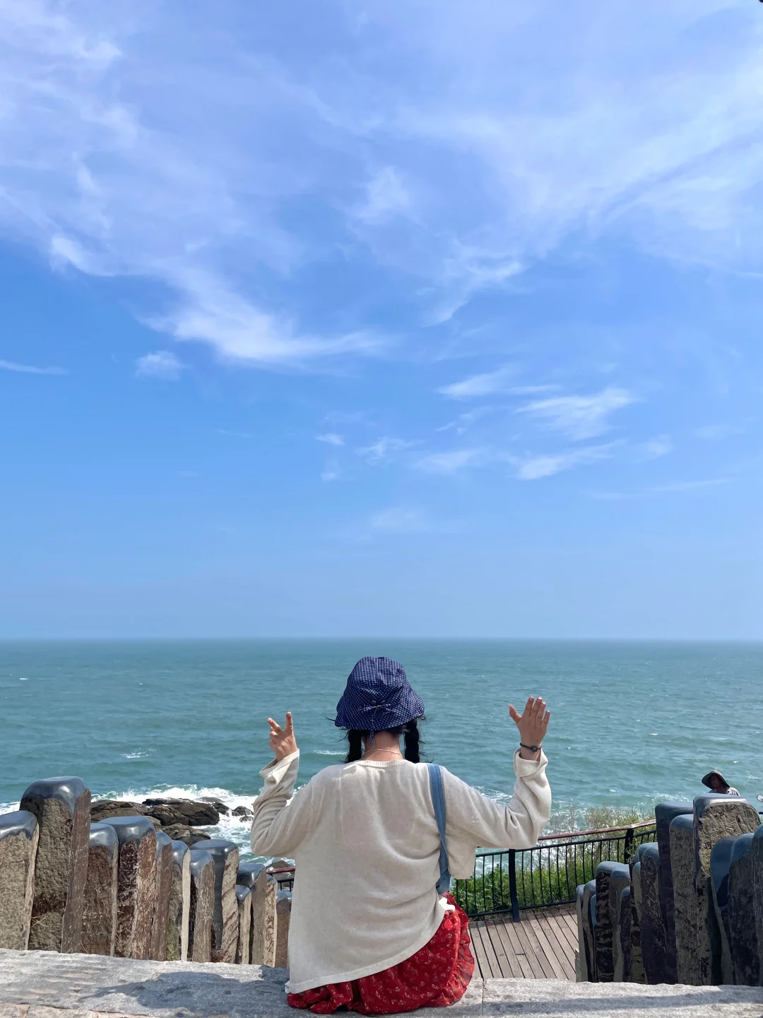 青岛的海好漂亮呀，几套海边穿搭分享?