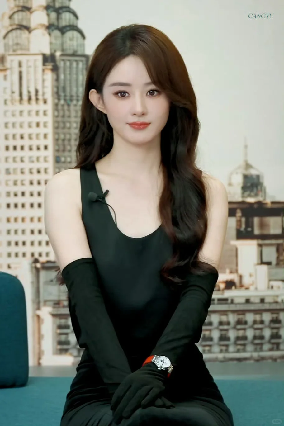 赵丽颖浪琴直播造型，长发妩媚动人❤️