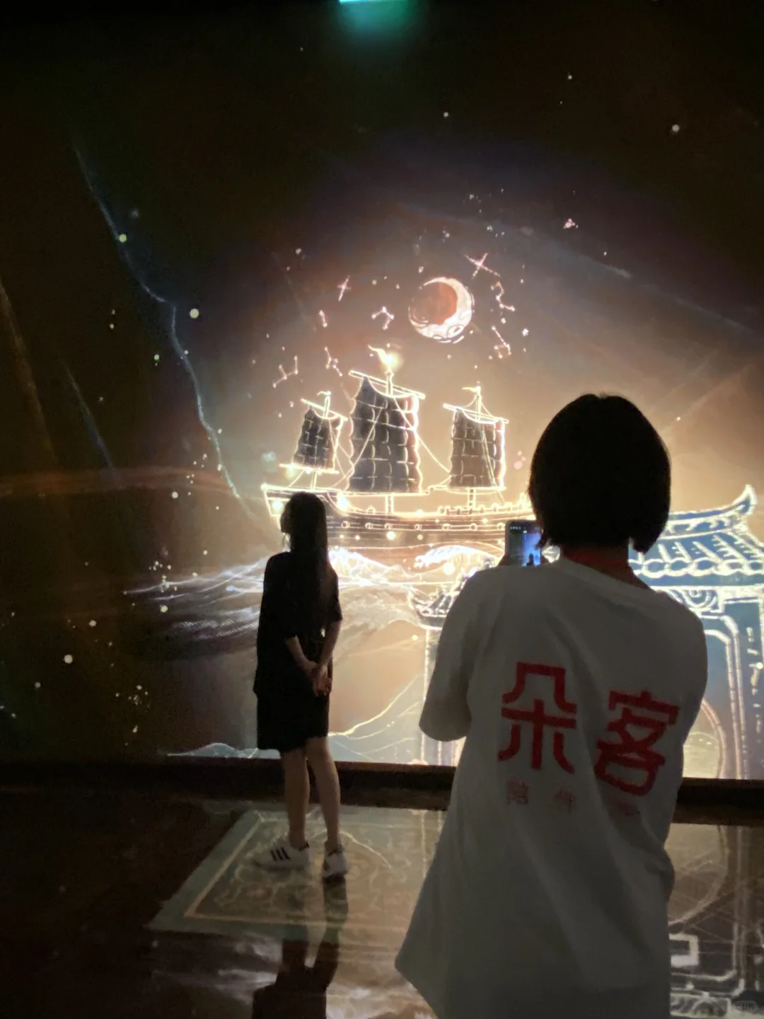 給我去拍！澳門美高梅絲綢文物展