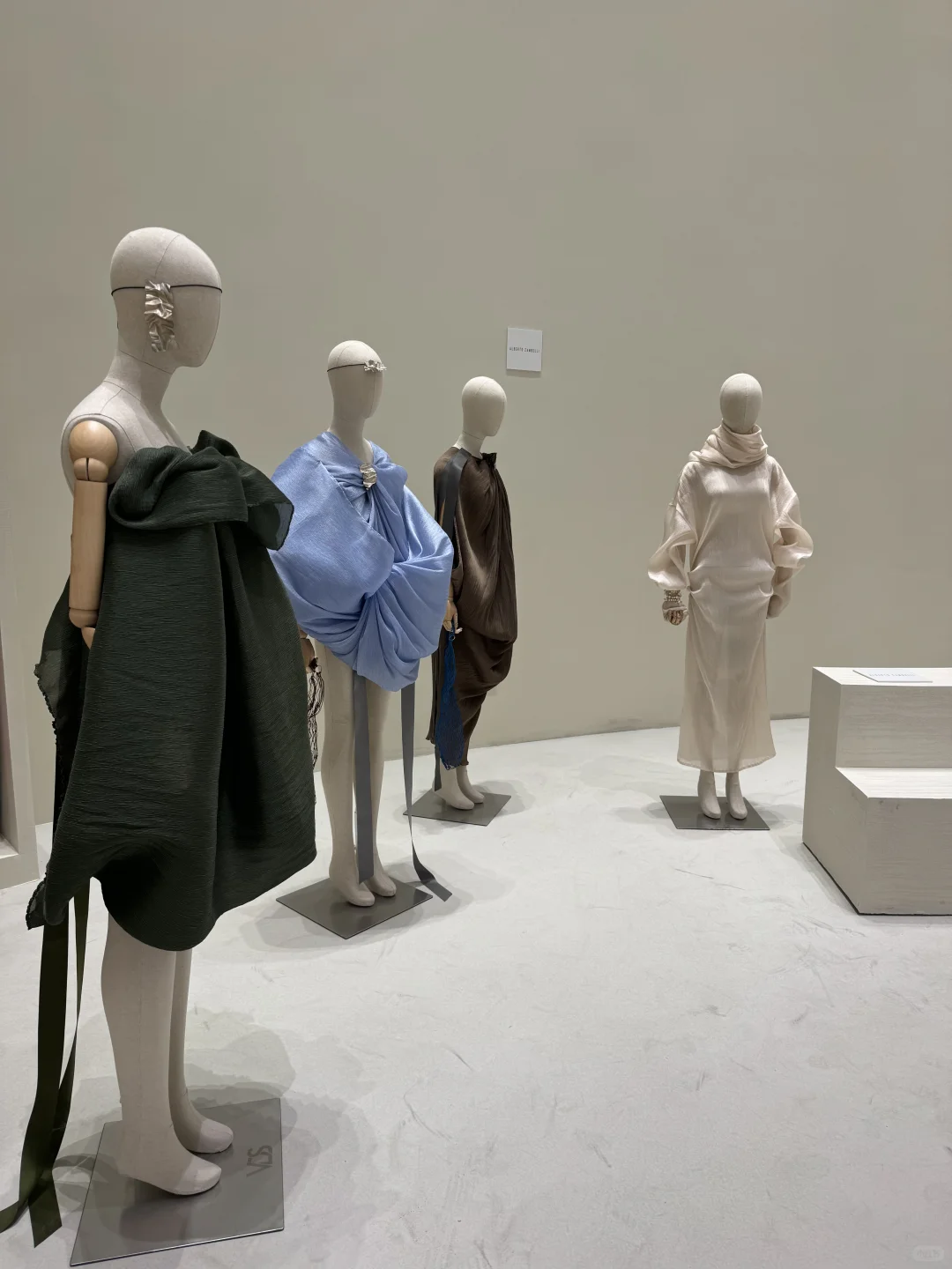 时尚艺术｜跟着设计师云看展?