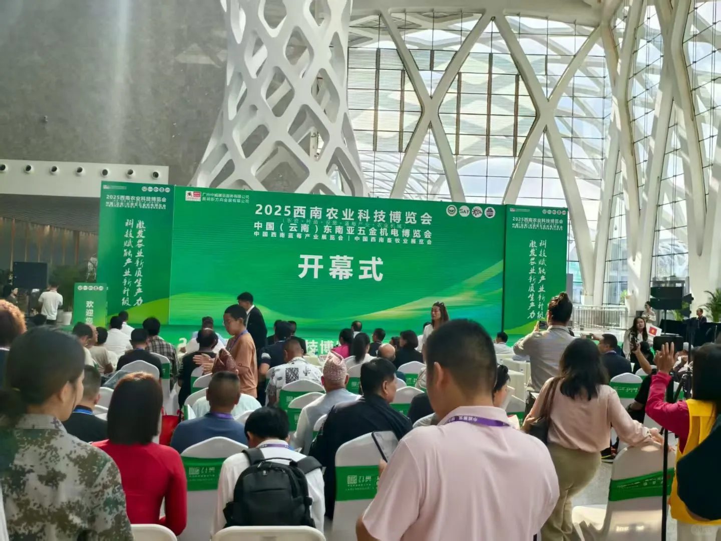 这里真的好有展会的氛围啊~