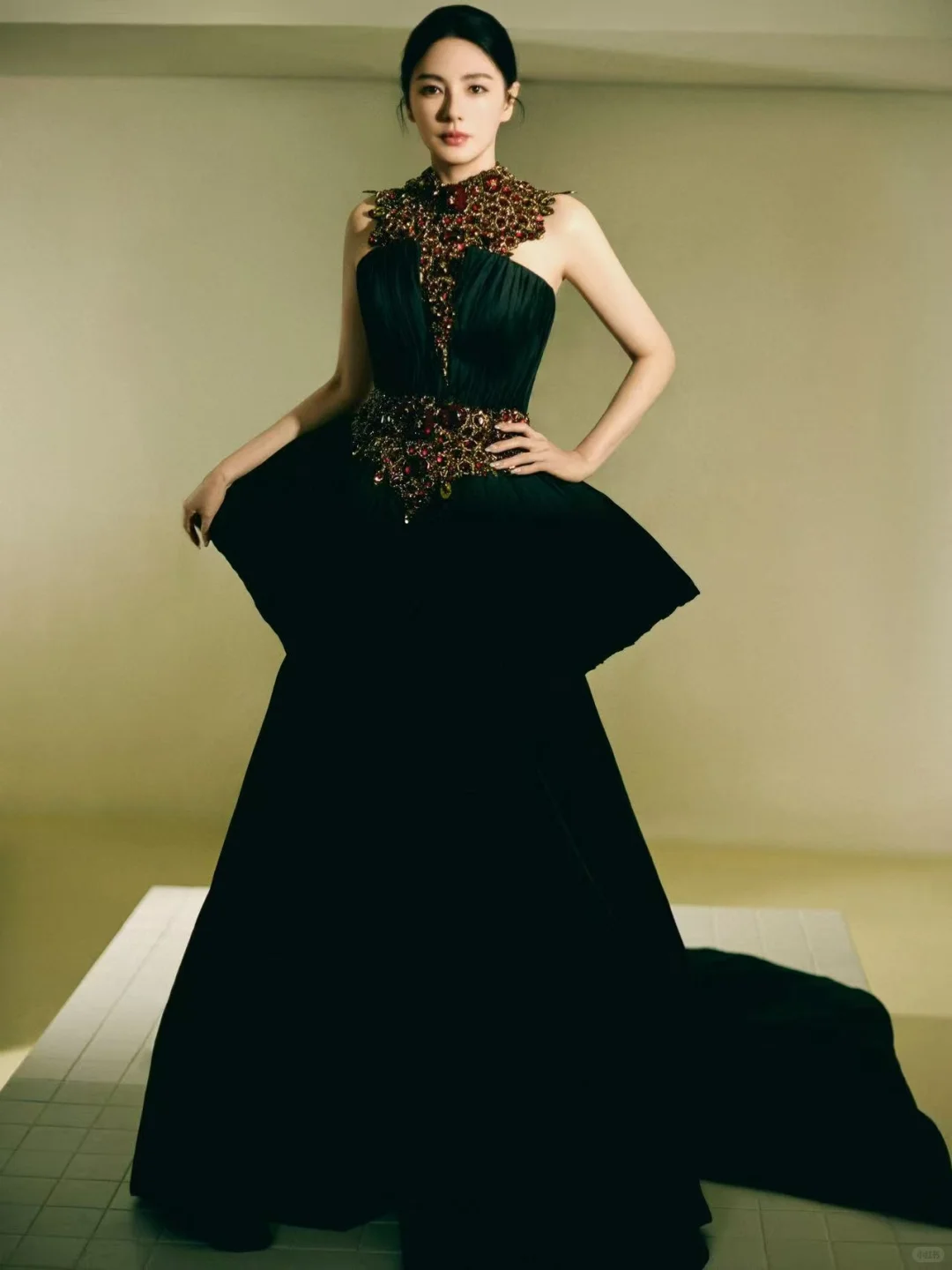 张雨绮好优雅大方，整个人妩媚动人爱了！！