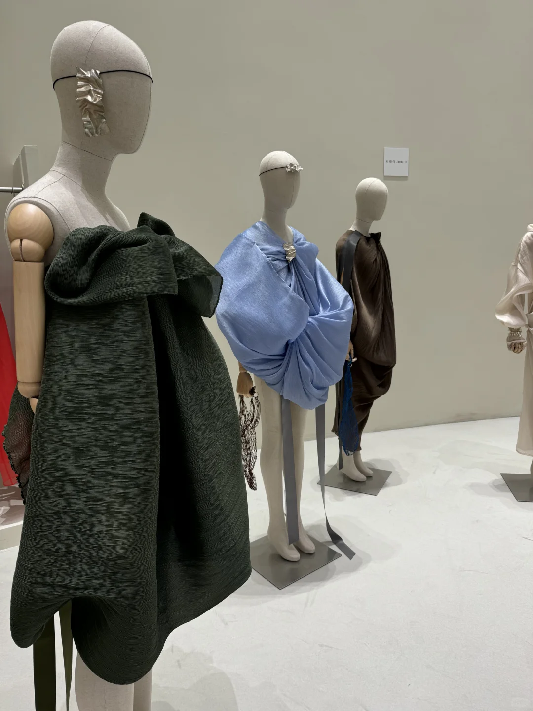 时尚艺术｜跟着设计师云看展?