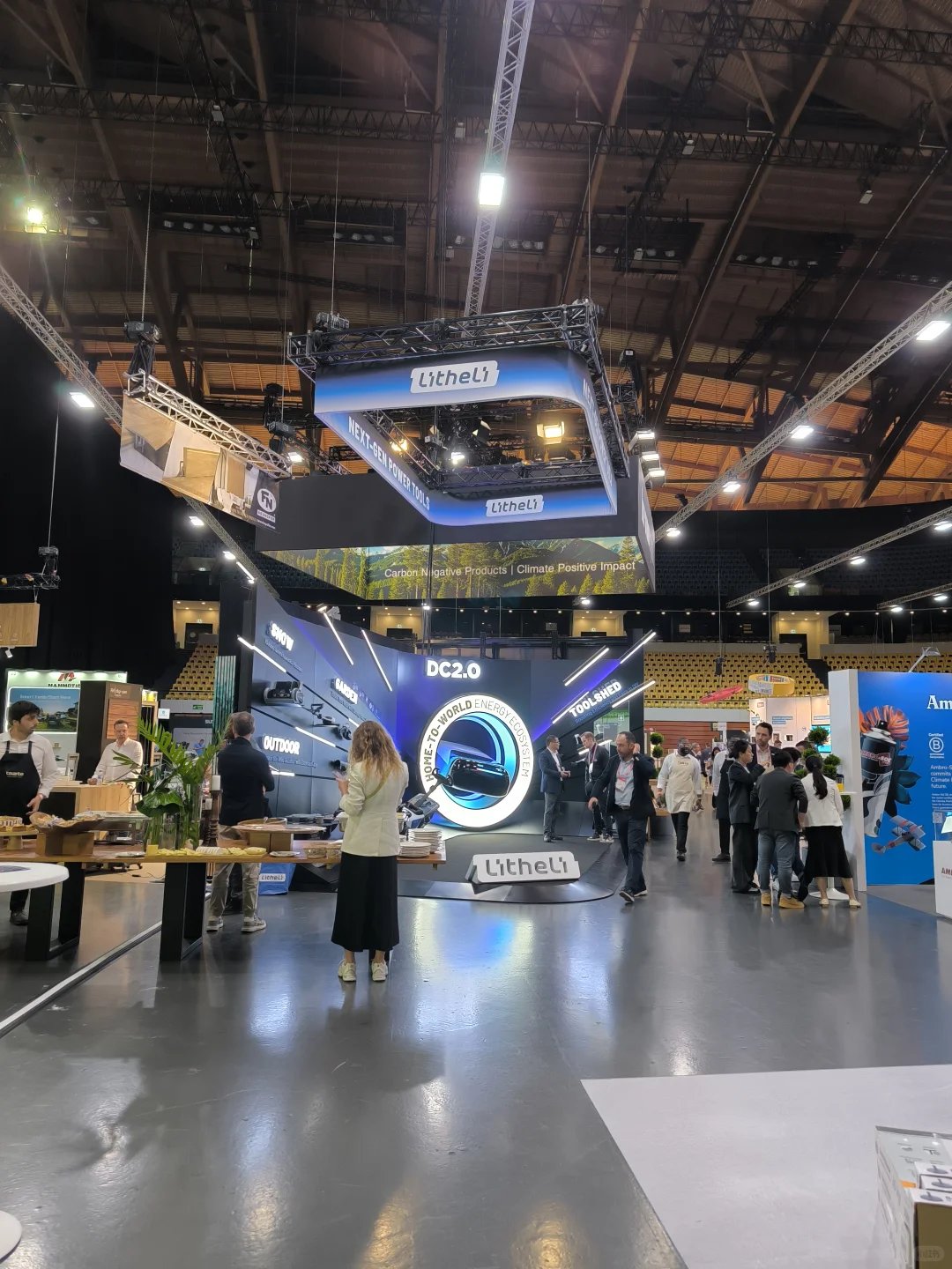 在欧洲也可以做出炫酷的展台