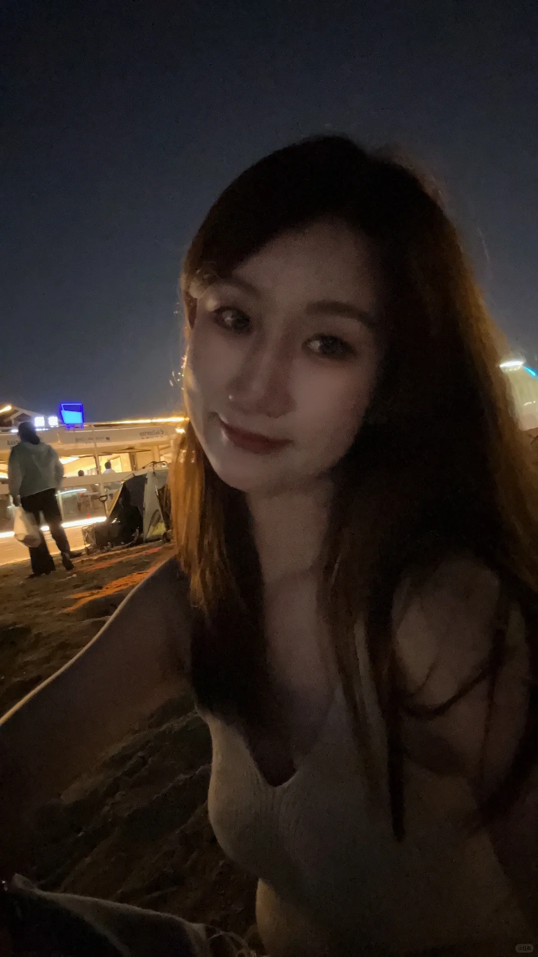 第一次单穿吊带出门，女孩子就是要自信