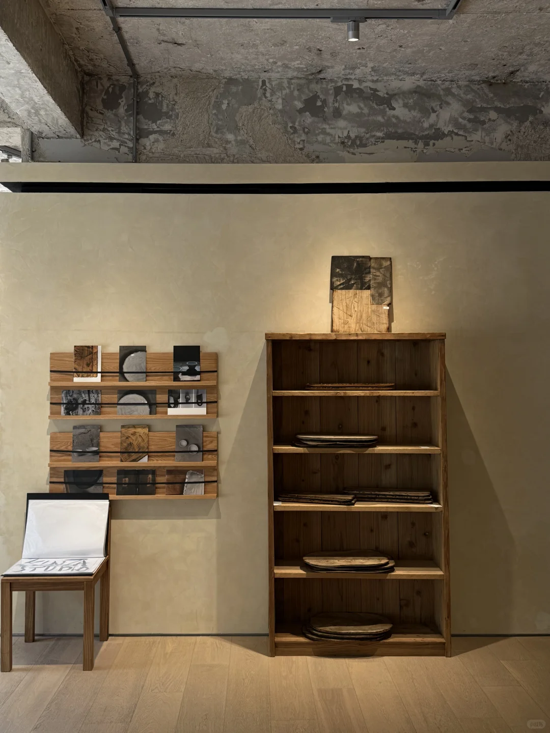 在美丽空间里看两个新展