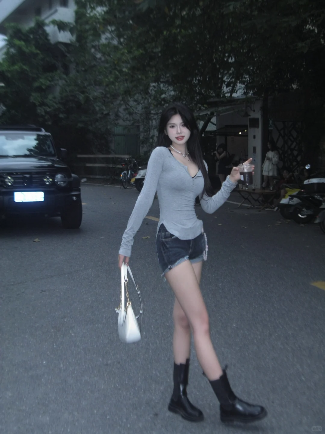 辣妹拍照姿势｜万能站姿随意日常巨还出片