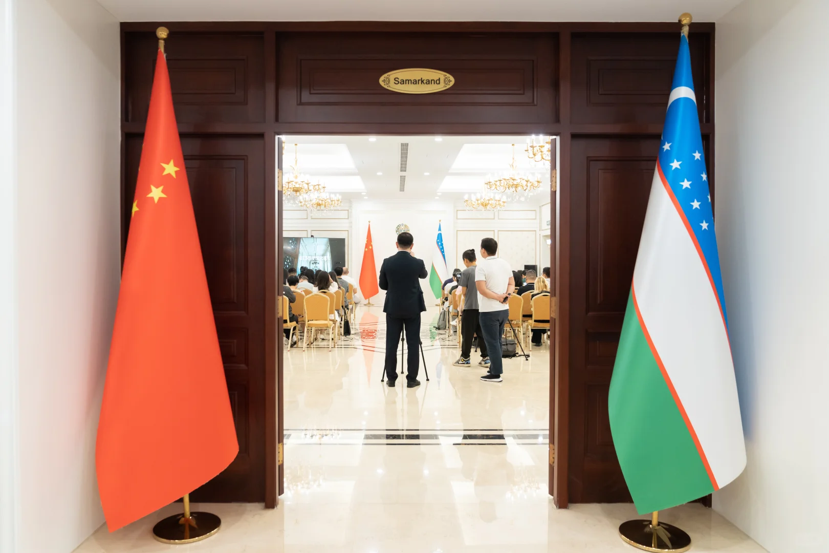 应邀出席乌兹别克斯坦民间实用艺术推介会