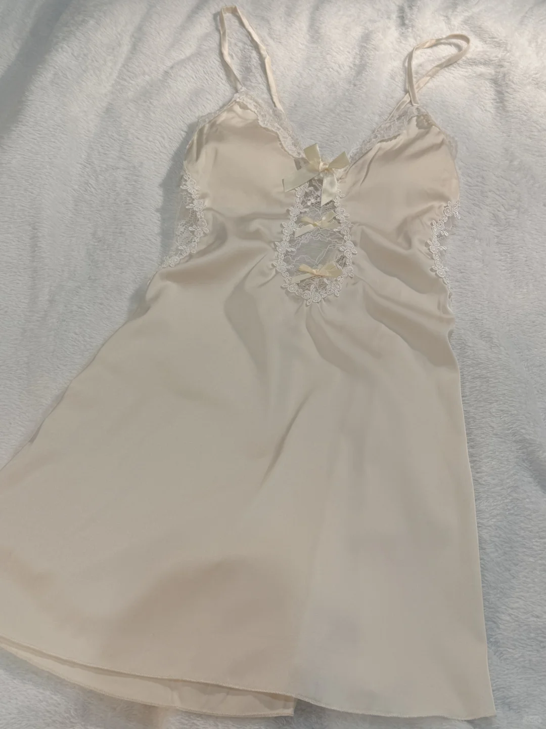 四选一急急急?左滑帮我选约会战袍！！