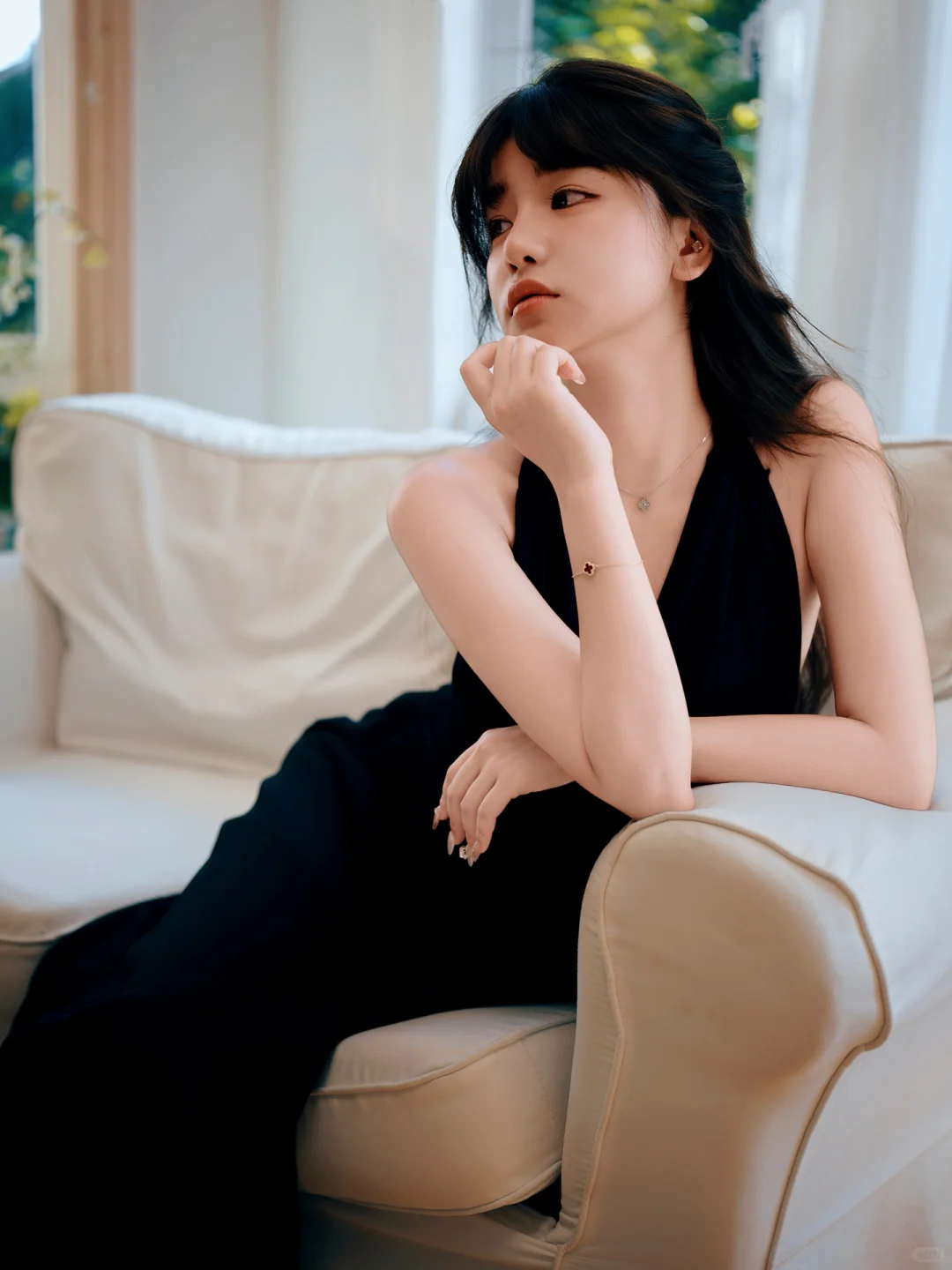 挂脖黑裙子，妩媚性感迷人|复古氛围感写真