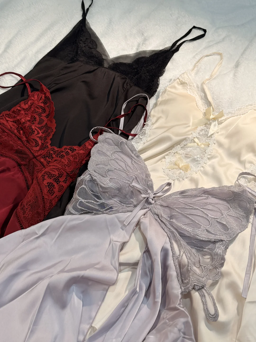 四选一急急急?左滑帮我选约会战袍！！