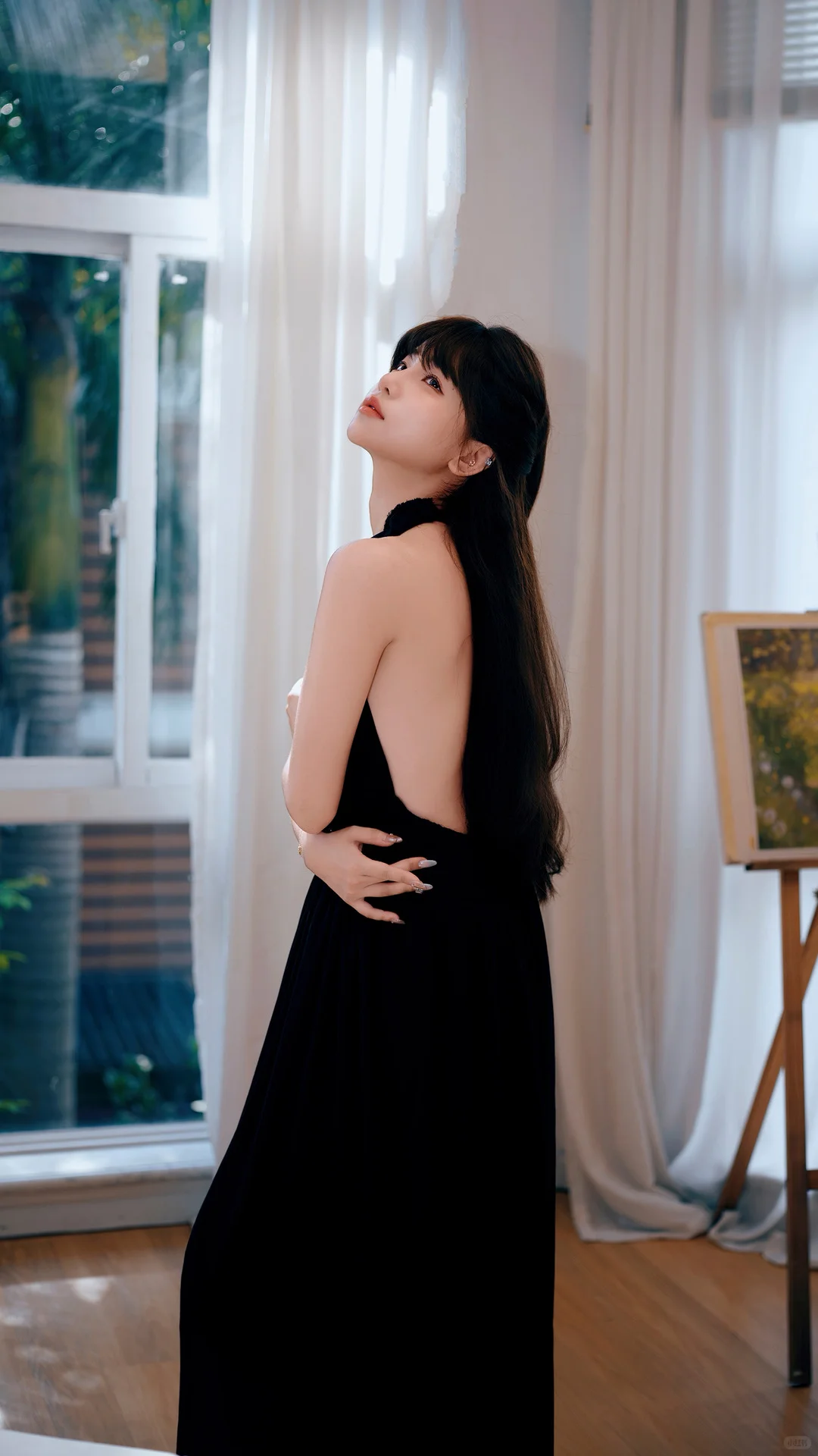 挂脖黑裙子，妩媚性感迷人|复古氛围感写真