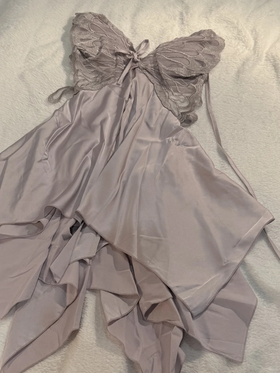 四选一急急急?左滑帮我选约会战袍！！