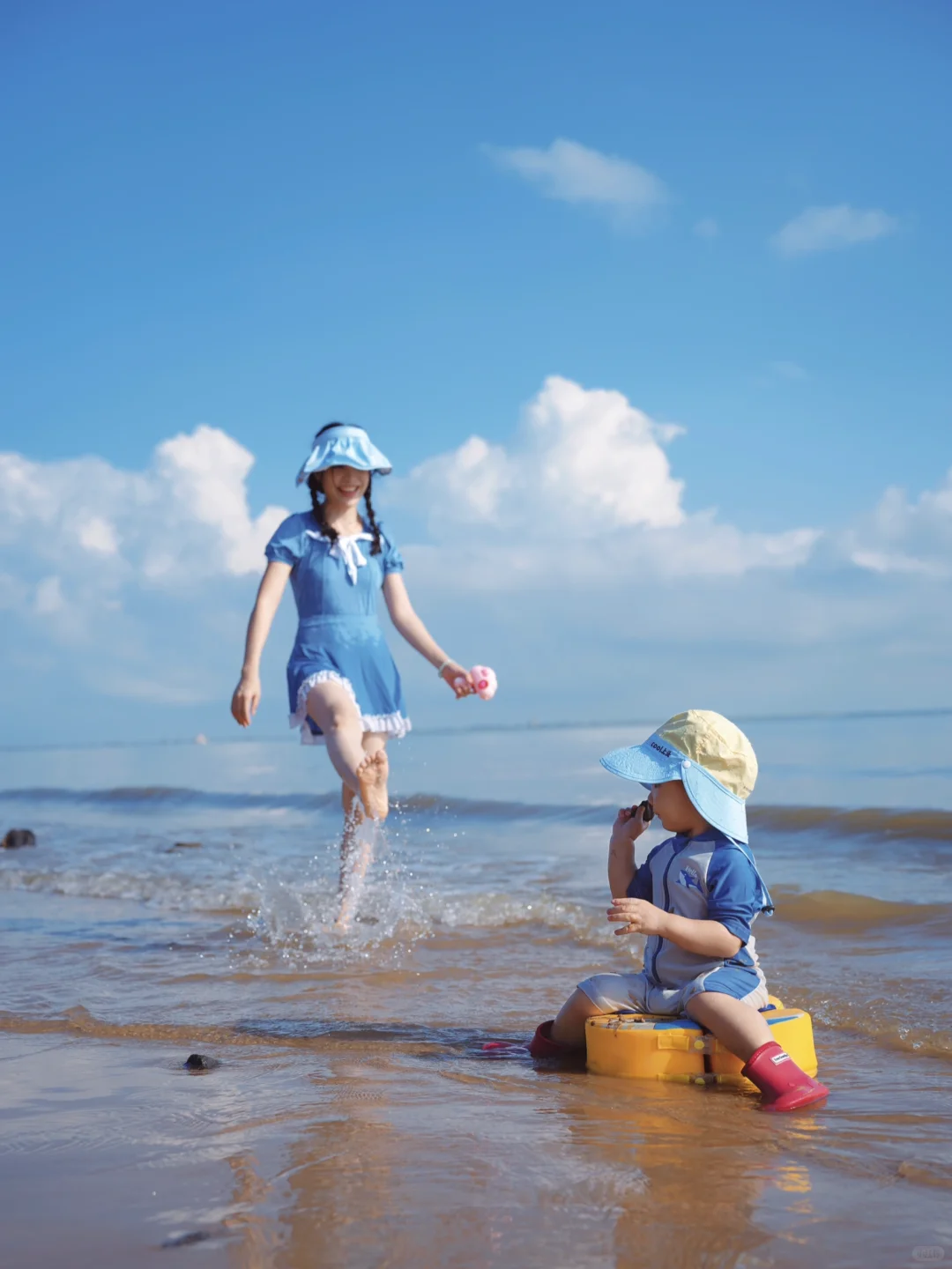 带娃去海边，亲子照这么拍自由感满满|附教程