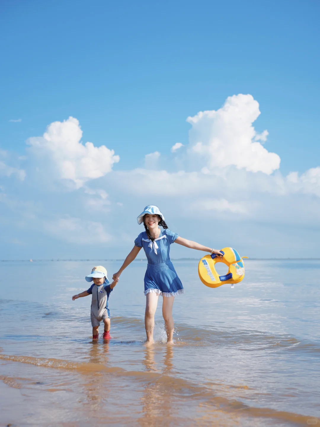 带娃去海边，亲子照这么拍自由感满满|附教程