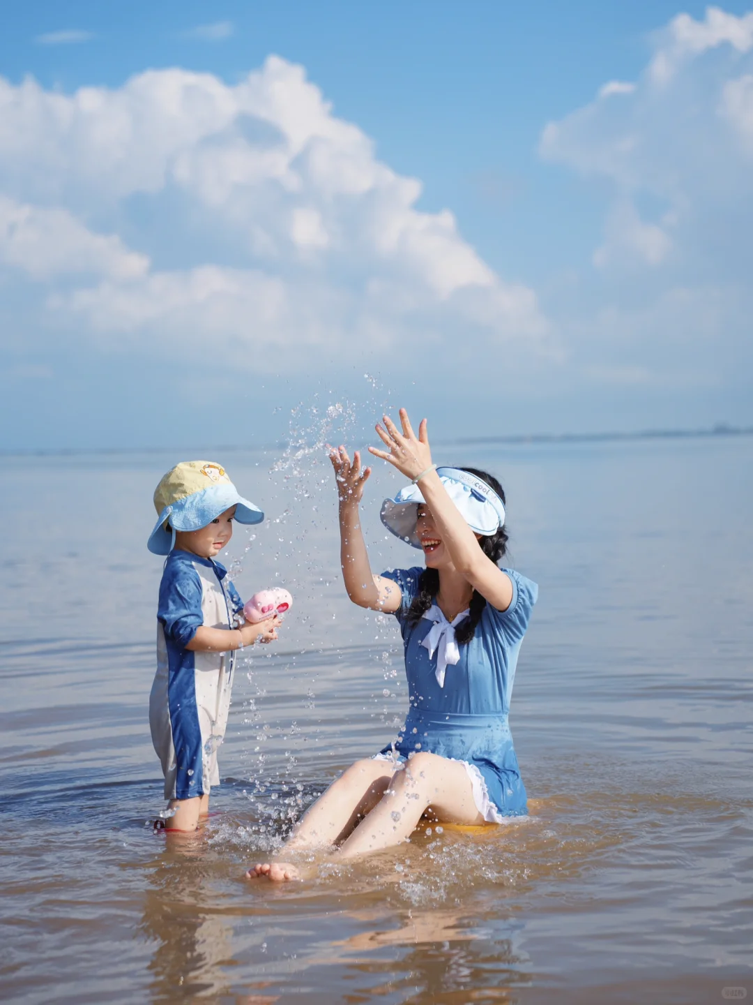 带娃去海边，亲子照这么拍自由感满满|附教程