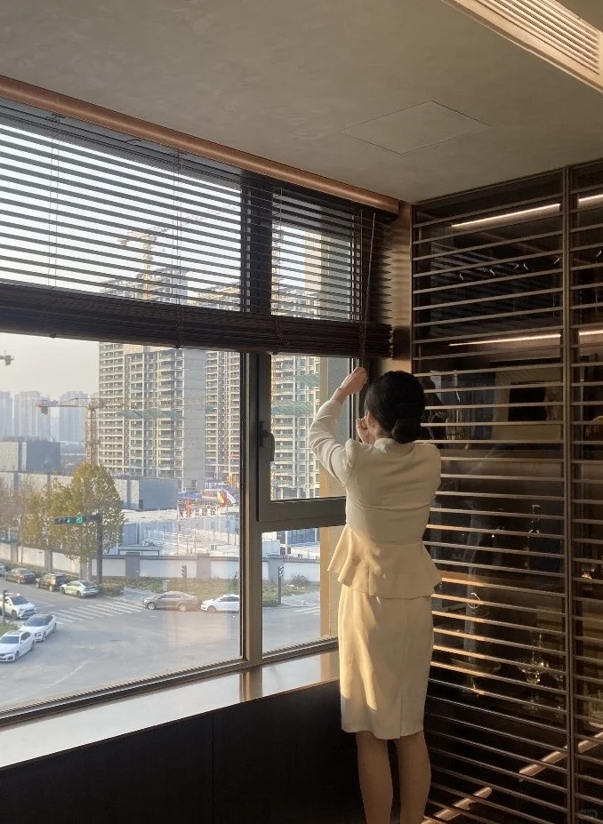 上班的人妻感