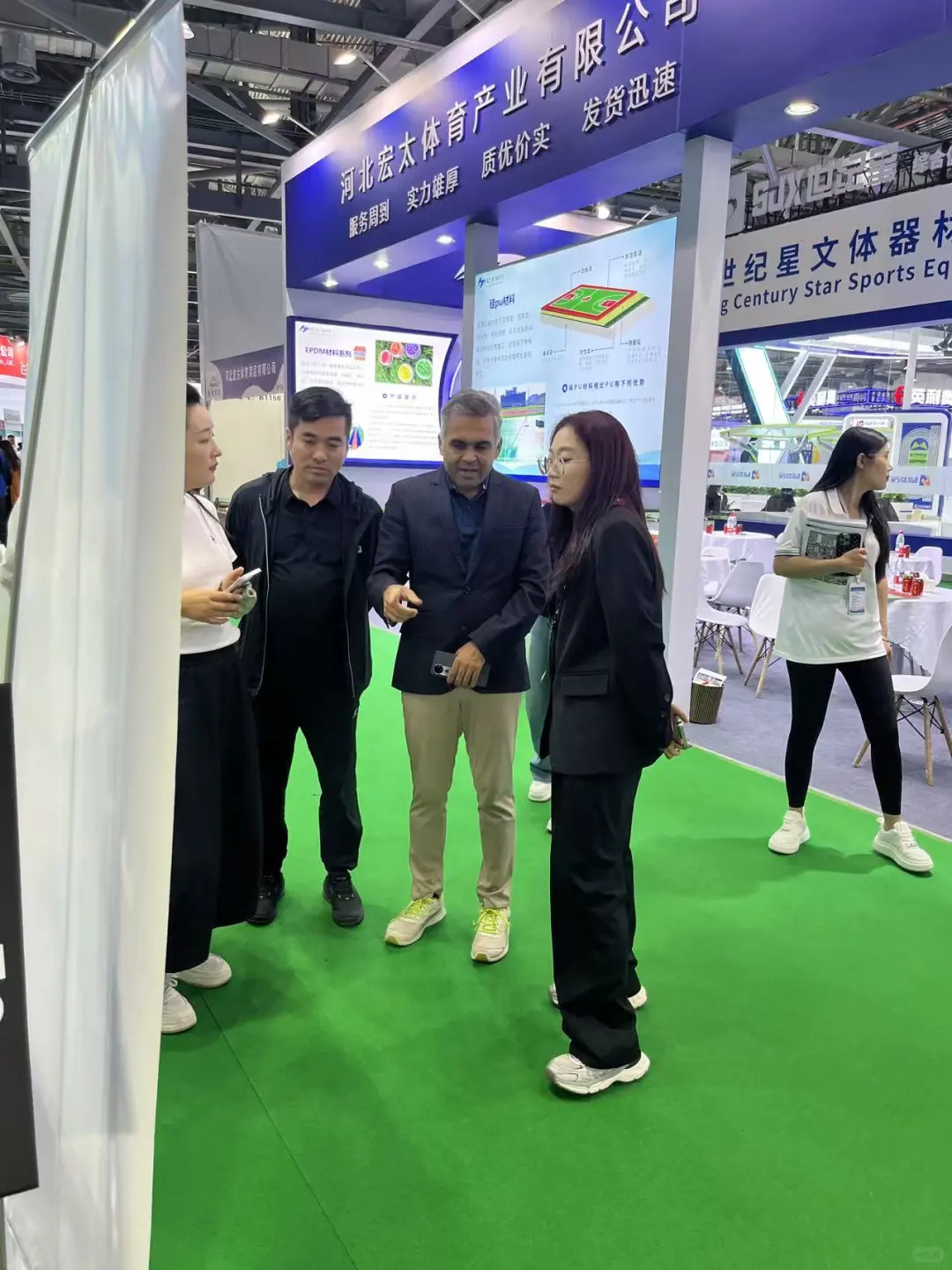 南昌女研勇闯体博会