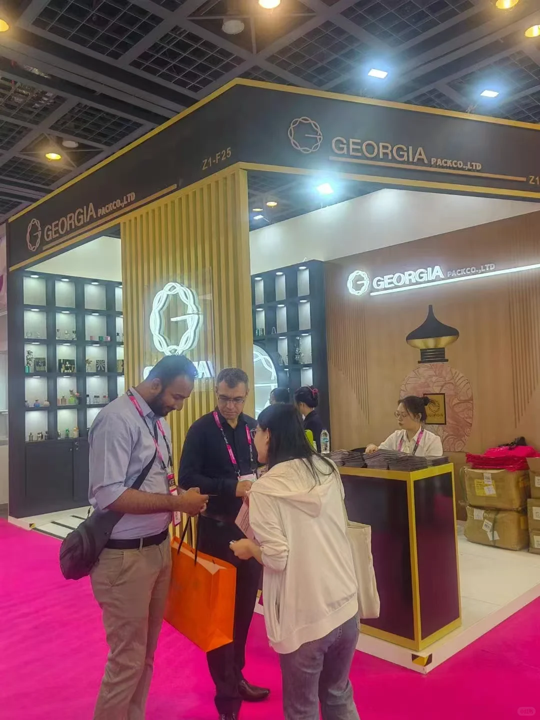 逛完阿尔及利亚国际美容展，我被美商狠狠拿