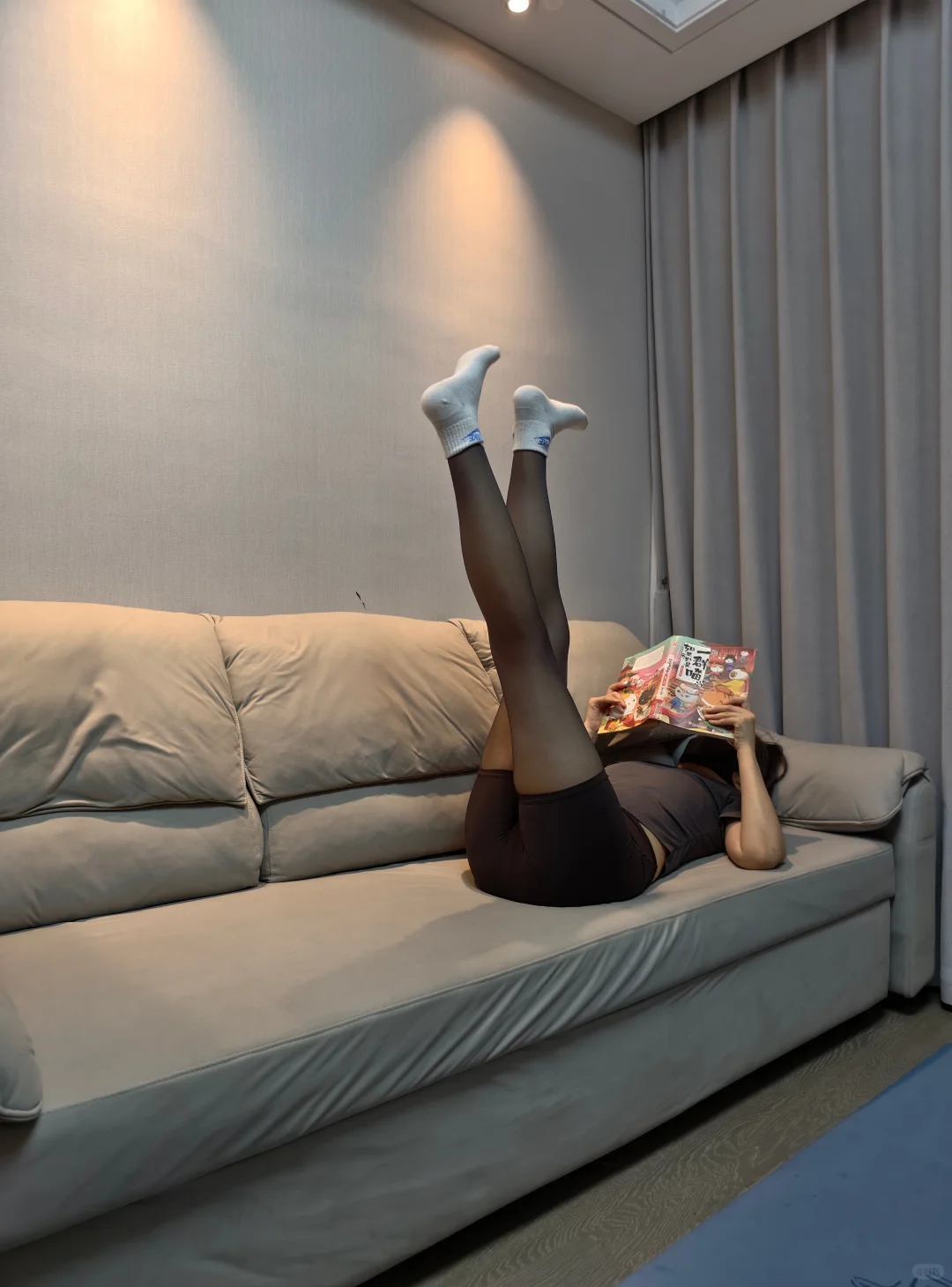 瑜伽练累了看看书吧|裤里丝新穿搭