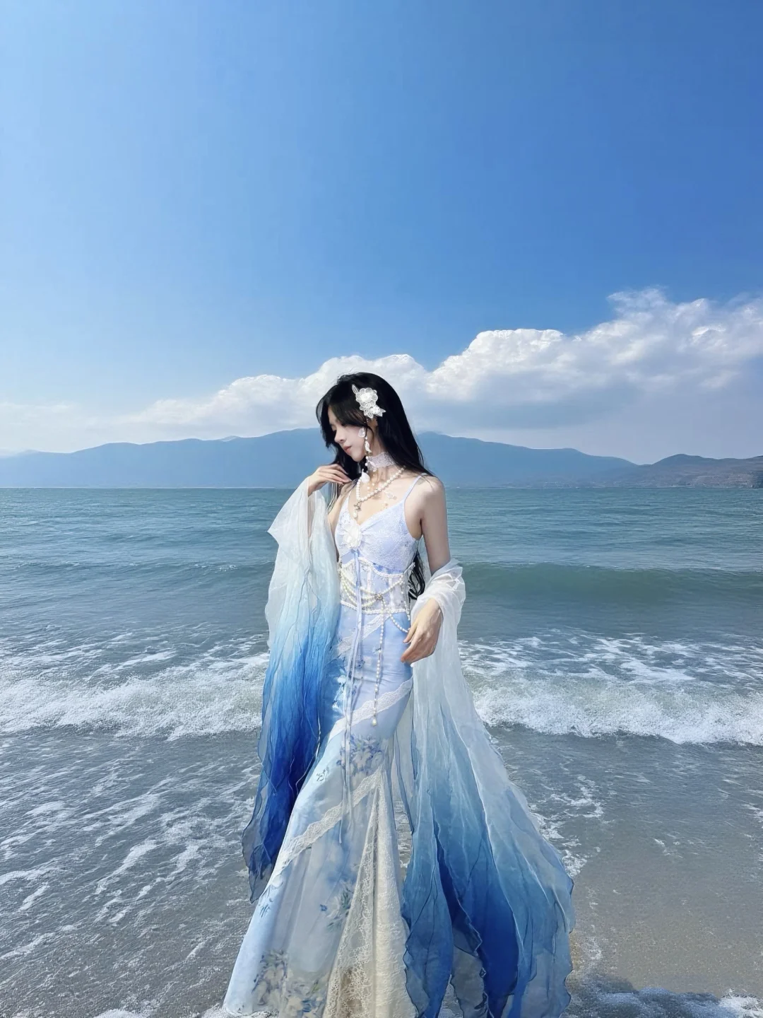 垂花踏浪?蕾丝鱼尾裙?清冷氛围海边穿搭