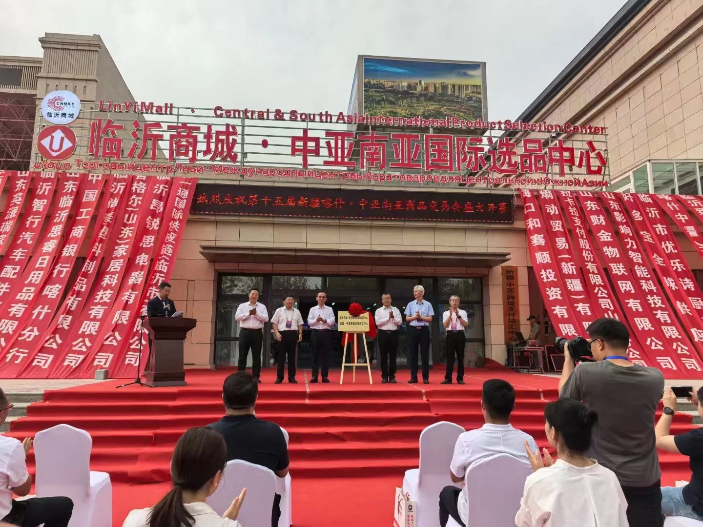 喀交会，姐姐勇闯“男人圈”