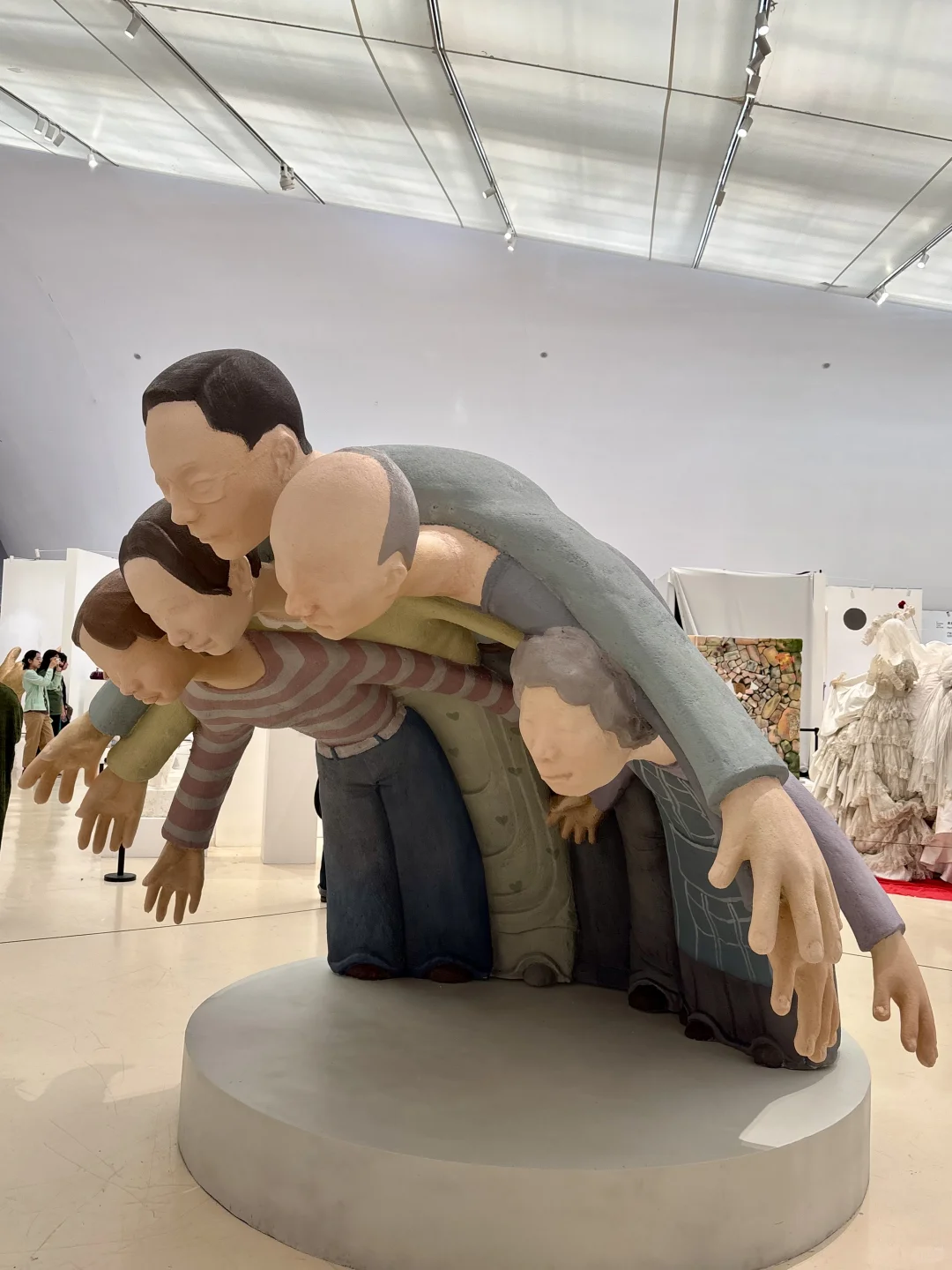 央美毕业展. 蹲一蹲对这个作品的理解……