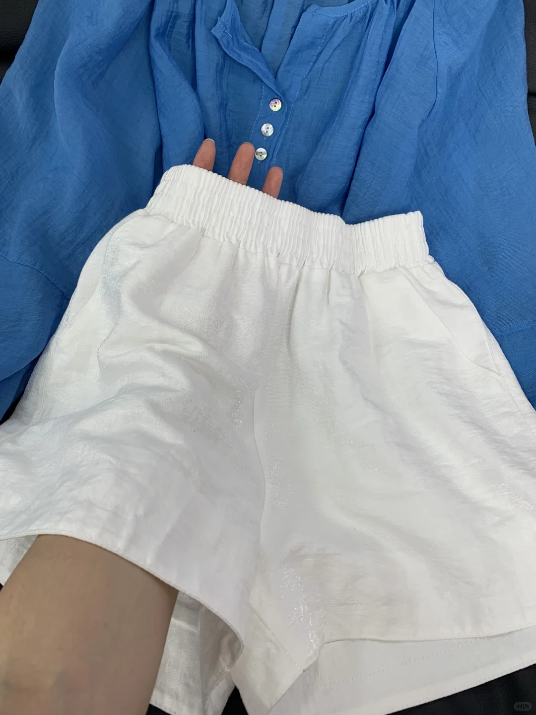 超爱我的这条白色短裤！完全不透！
