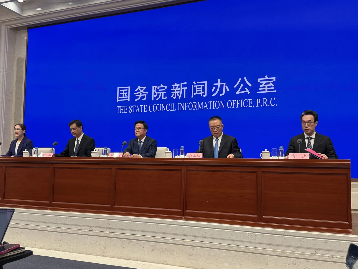 今日份跑会工作照?