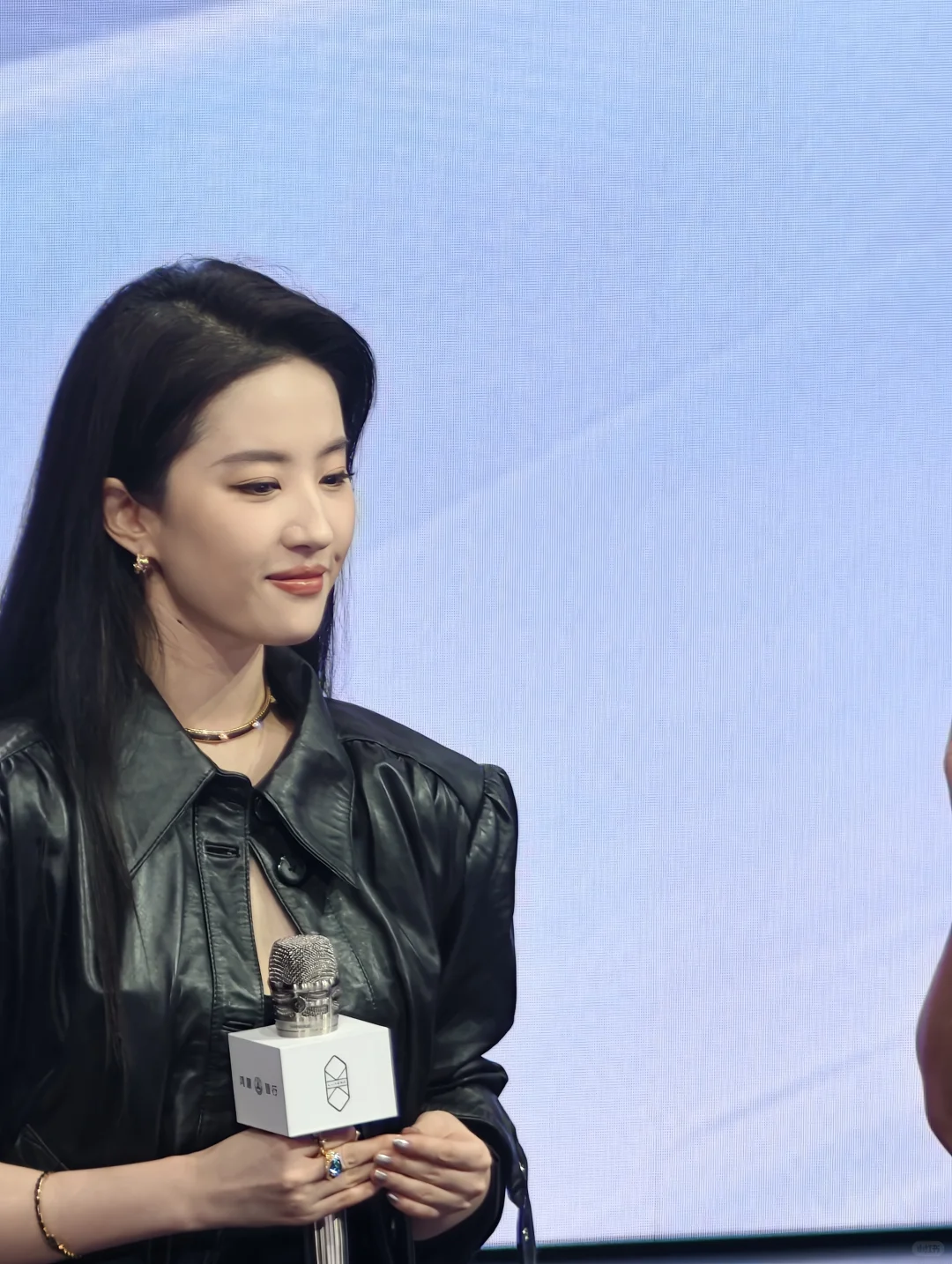 华为发布会拍摄的神仙姐姐