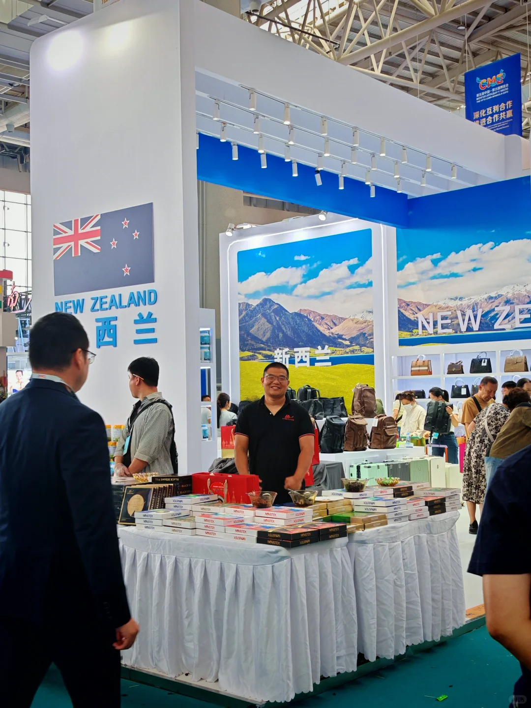 不同国家 风格迥异的展区 好好逛！