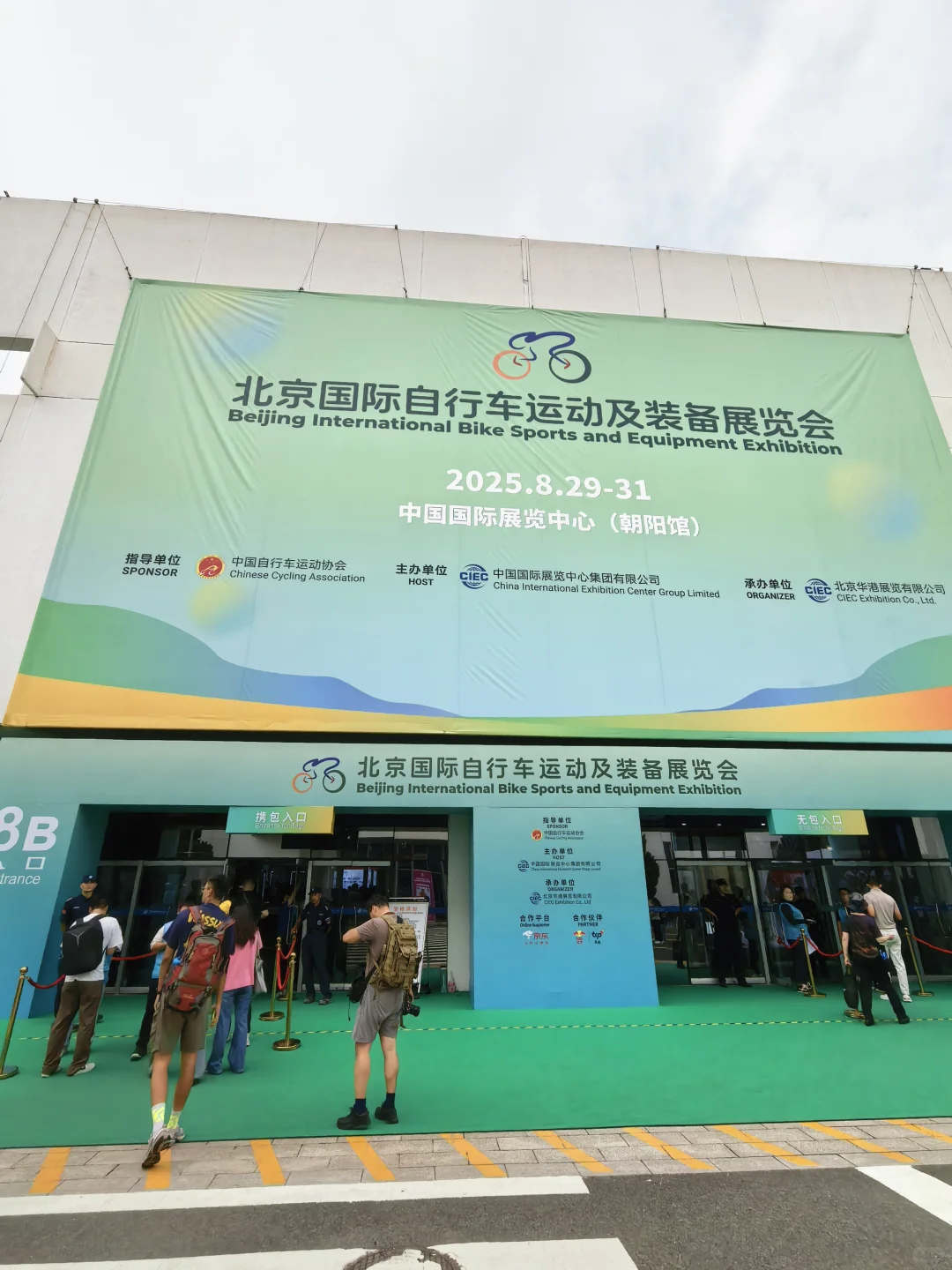 快来国展馆参加打卡领奖品吧