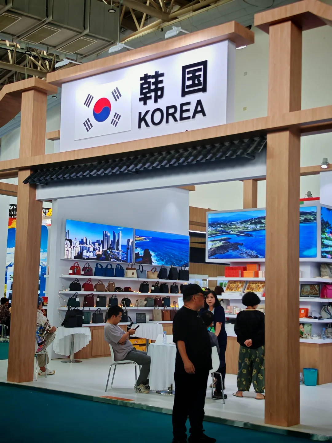 不同国家 风格迥异的展区 好好逛！