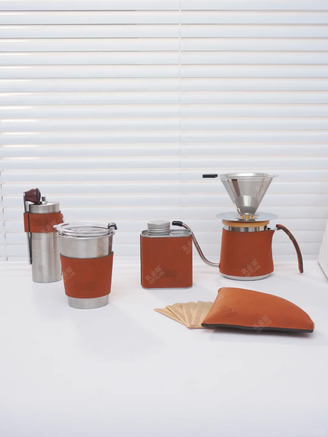 美的新能源海外展会礼，把松弛感装进软木?