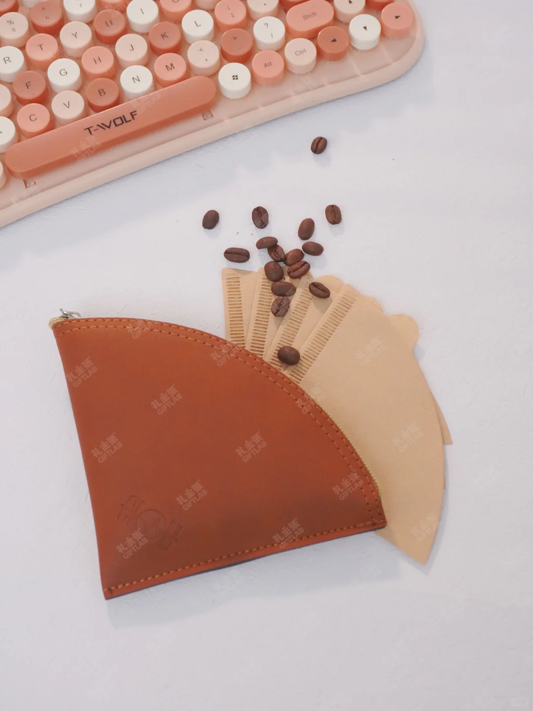 美的新能源海外展会礼，把松弛感装进软木?