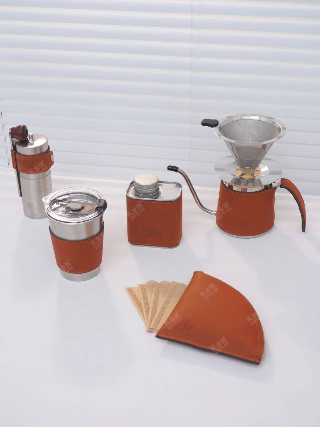 美的新能源海外展会礼，把松弛感装进软木?