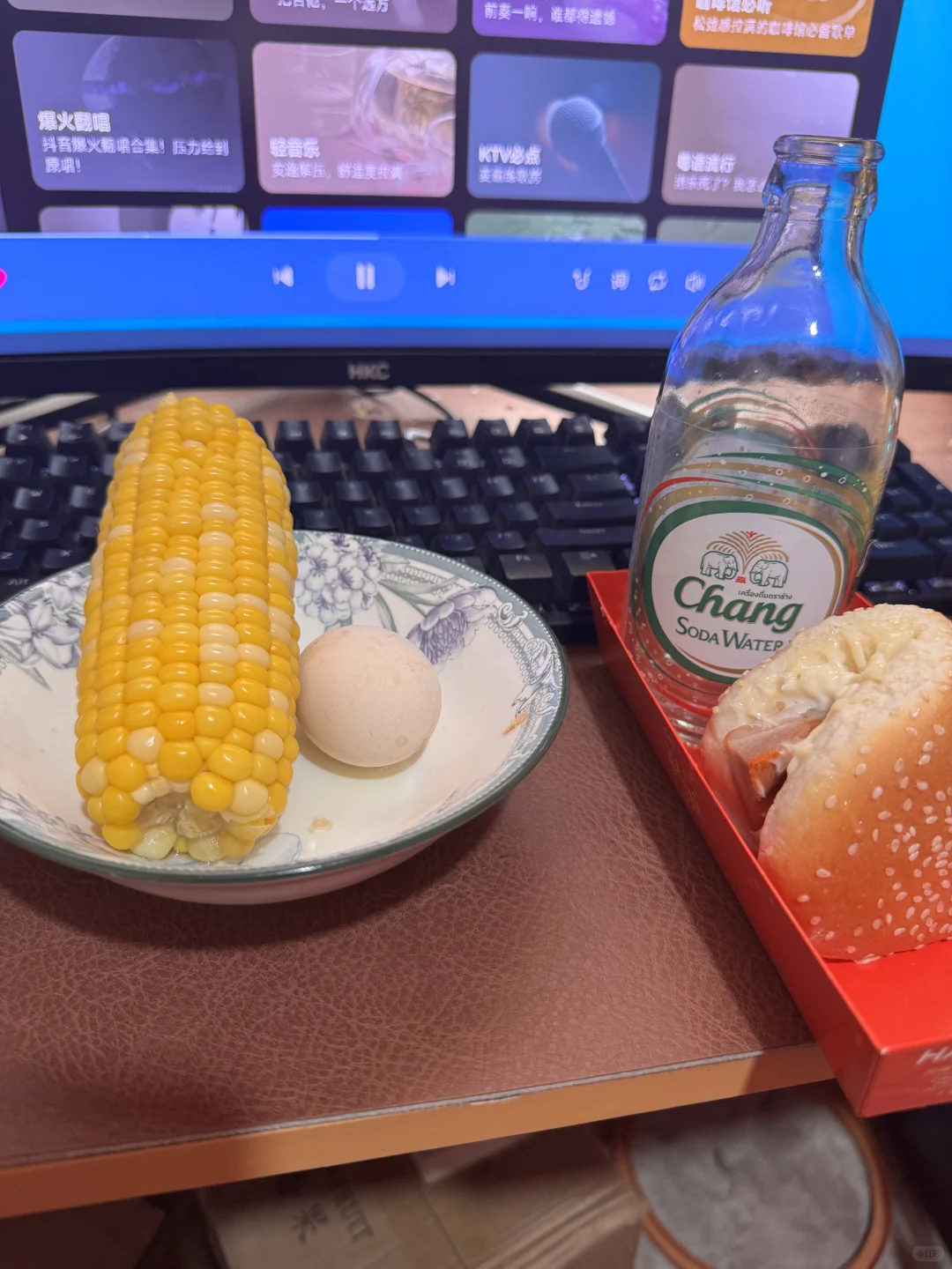 社区团购卖7块一根水果玉米，我7.9发您一箱