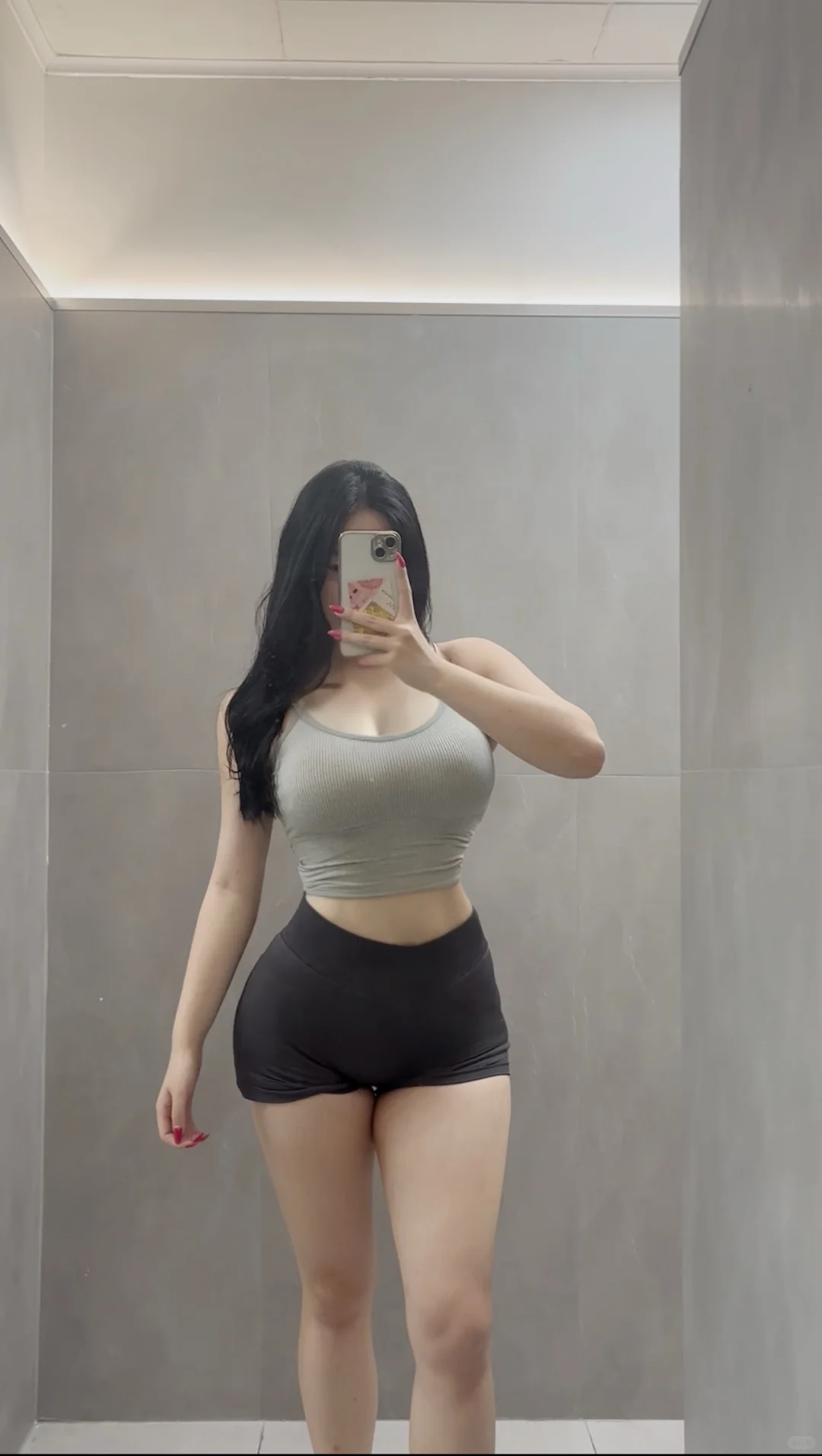 168 120斤｜喜欢黑白灰的健身穿搭