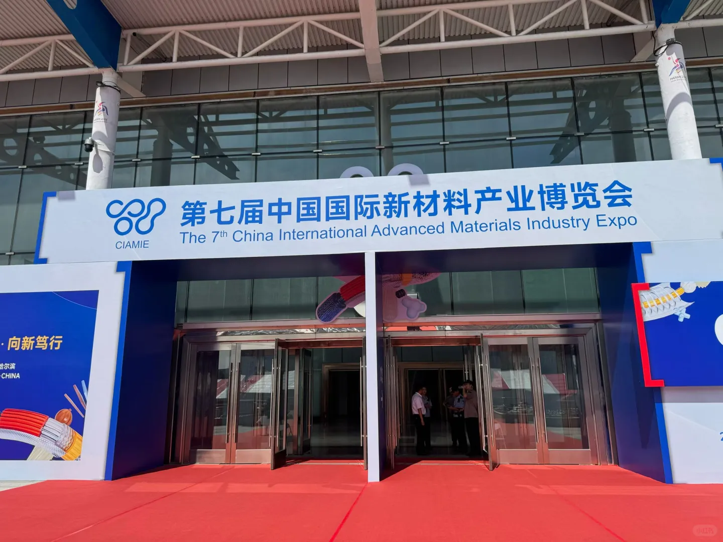 展台效果图来啦