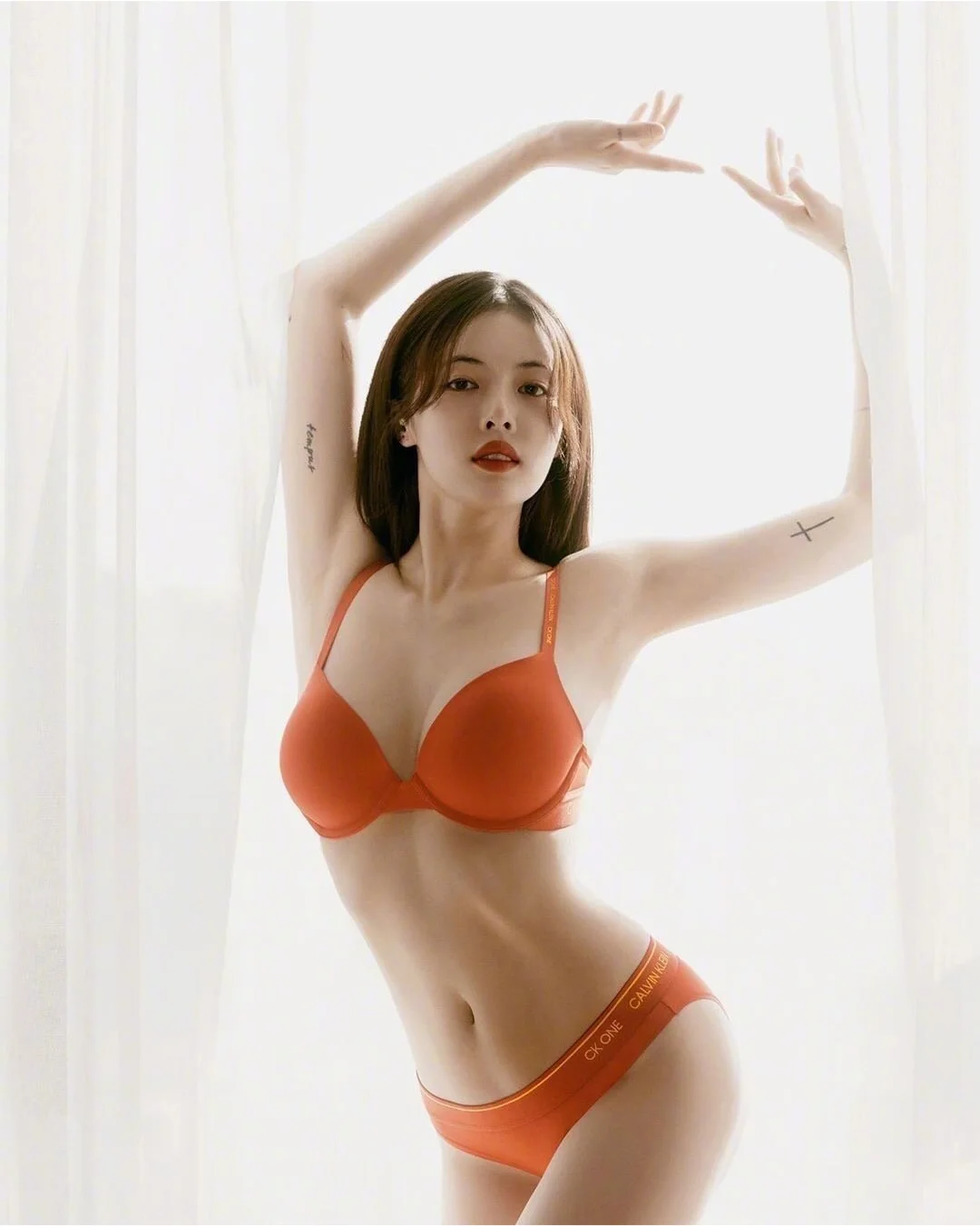 金泫雅 x Calvin Klein