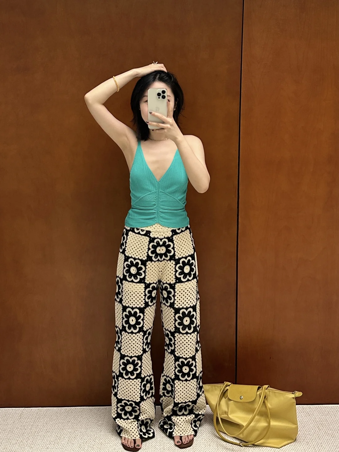 不高且平胸 但我穿着亮亮的颜色??