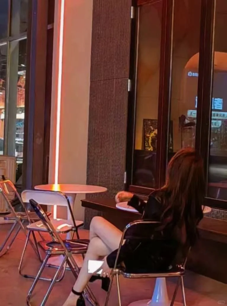 今天的快乐是蓝色的酒吧蓝色的你～