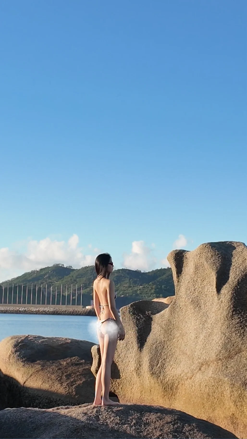 在海边做自信的超模