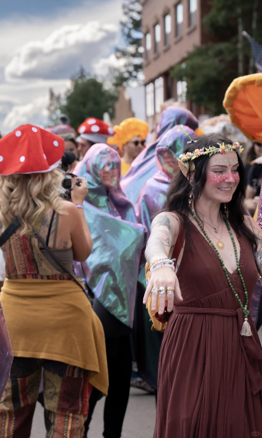 进来感受一下全球最大蘑菇节的震撼