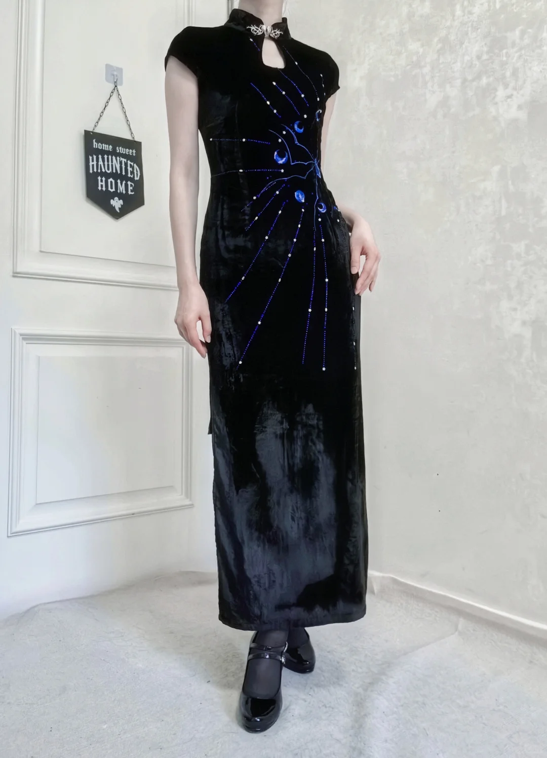 请选择你的万圣节战袍！黑白魔女的邀请